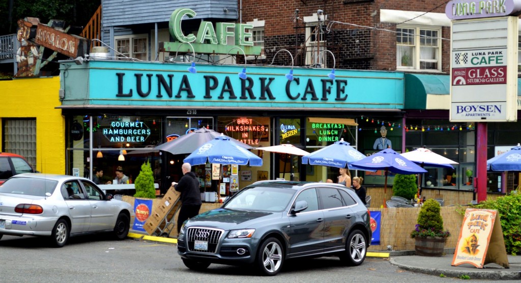 Saturday morning, drive to West Seattle, breakfast at Luna Park!